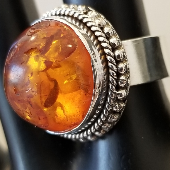 BEAUTIFUL RING NWOT - Picture 5 of 8